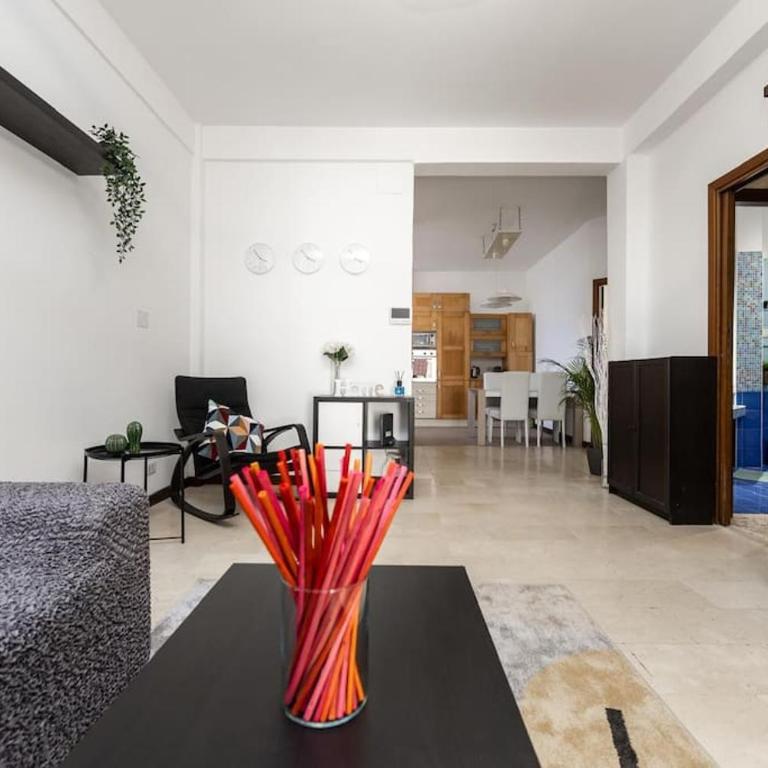 Trilocale con patio esterno - Appartamento con 2 Camere da Letto - 3
