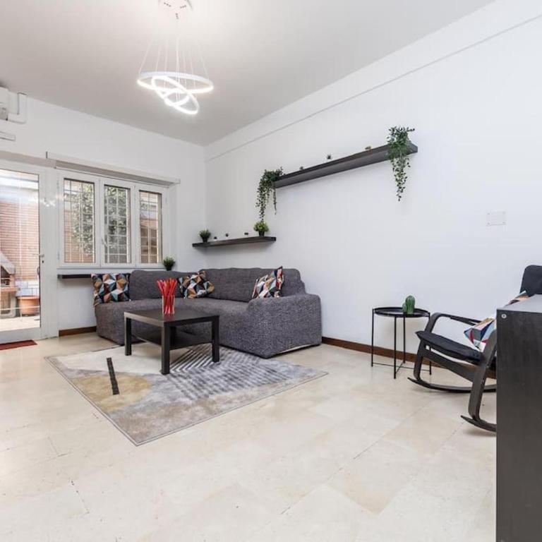 Trilocale con patio esterno - Appartamento con 2 Camere da Letto - 6