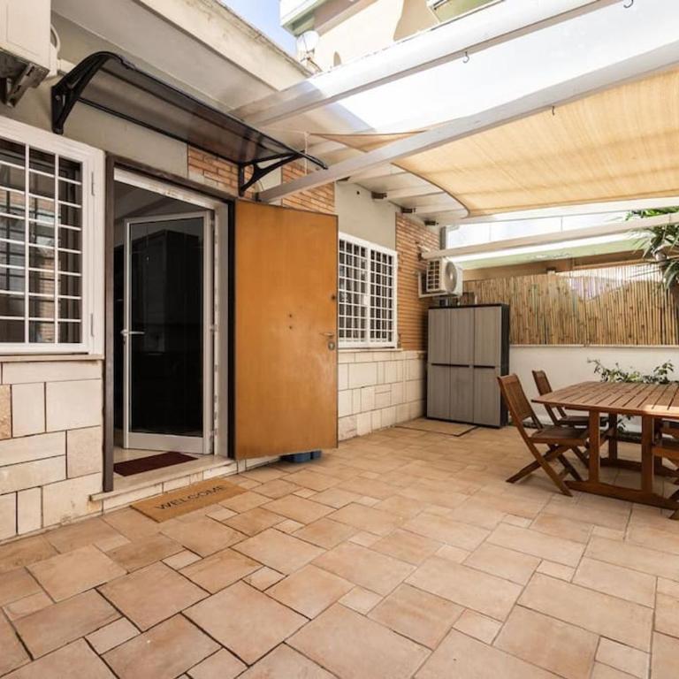 Trilocale con patio esterno - Appartamento con 2 Camere da Letto - 14