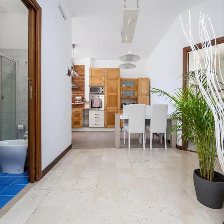 Trilocale con patio esterno - Appartamento con 2 Camere da Letto - 17