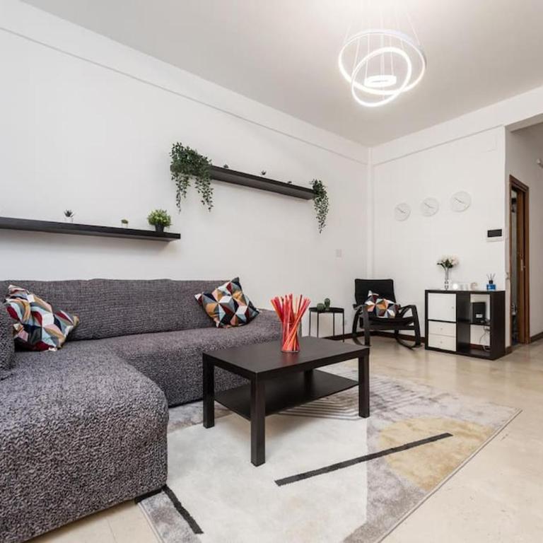 Trilocale con patio esterno - Appartamento con 2 Camere da Letto - 20