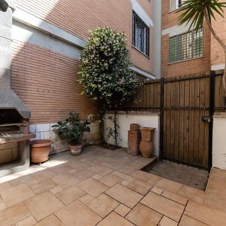 Trilocale con patio esterno - Appartamento con 2 Camere da Letto - 24