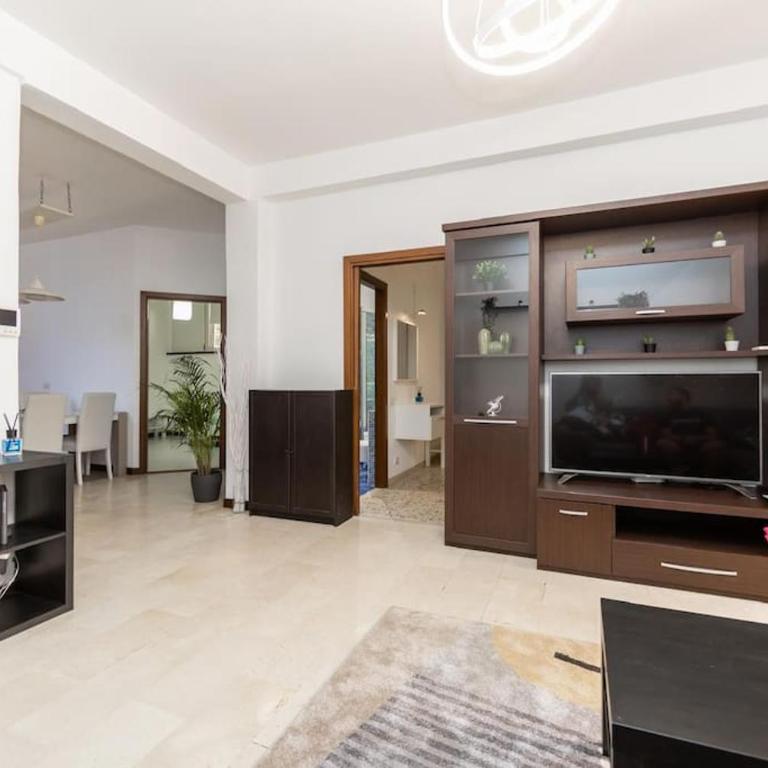 Trilocale con patio esterno - Appartamento con 2 Camere da Letto - 27