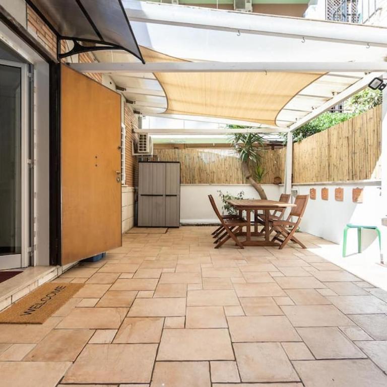 Trilocale con patio esterno - Appartamento con 2 Camere da Letto - 34