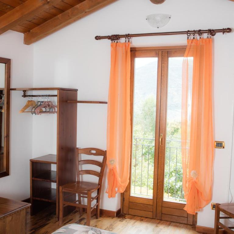 Agriturismo La Fonte Di Mariella - Camera Quadrupla con Balcone - 3