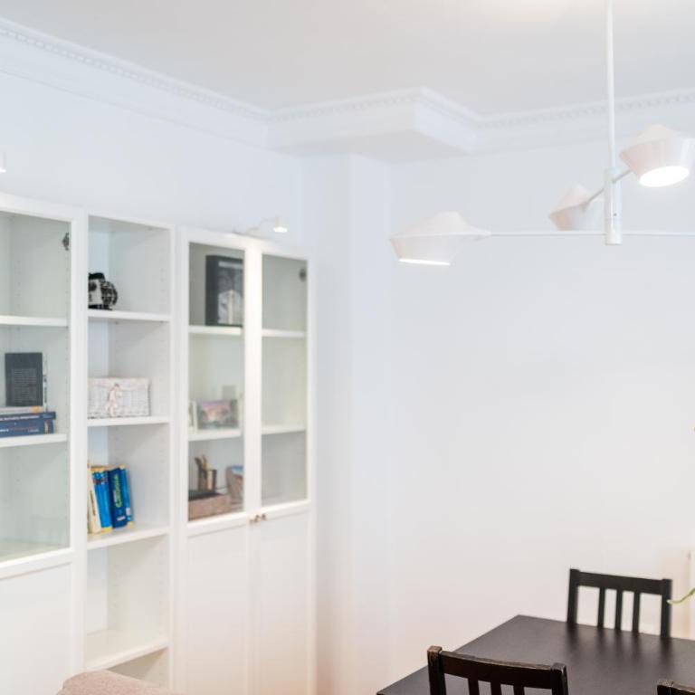 Moderno Alojamiento, Catedral Granada - Three-Bedroom Premium Apartment - 5