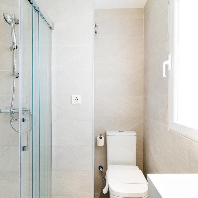 Moderno Alojamiento, Catedral Granada - Three-Bedroom Premium Apartment - 58