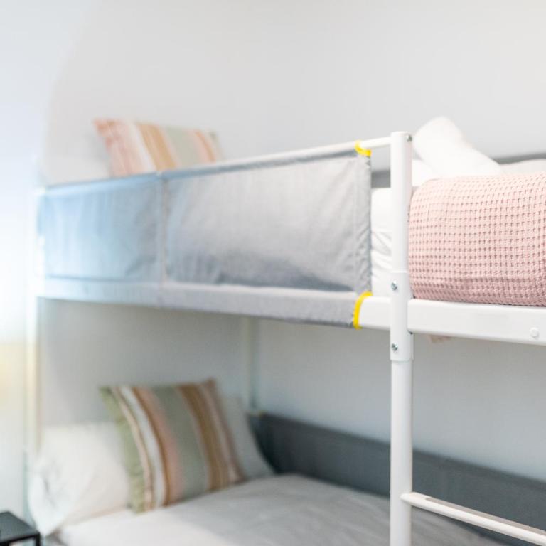 Moderno Alojamiento, Catedral Granada - Three-Bedroom Premium Apartment - 45