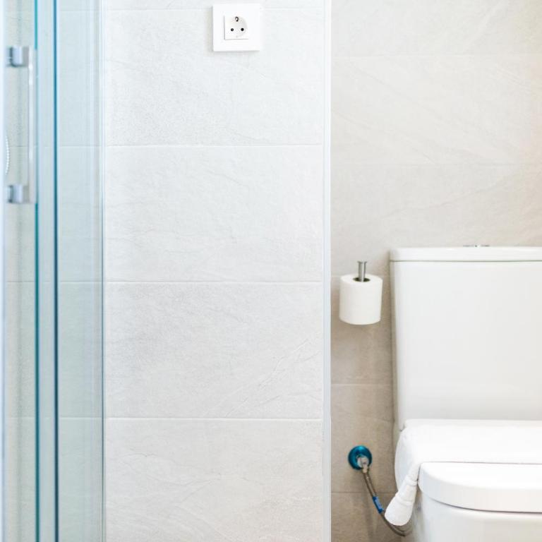 Moderno Alojamiento, Catedral Granada - Three-Bedroom Premium Apartment - 59