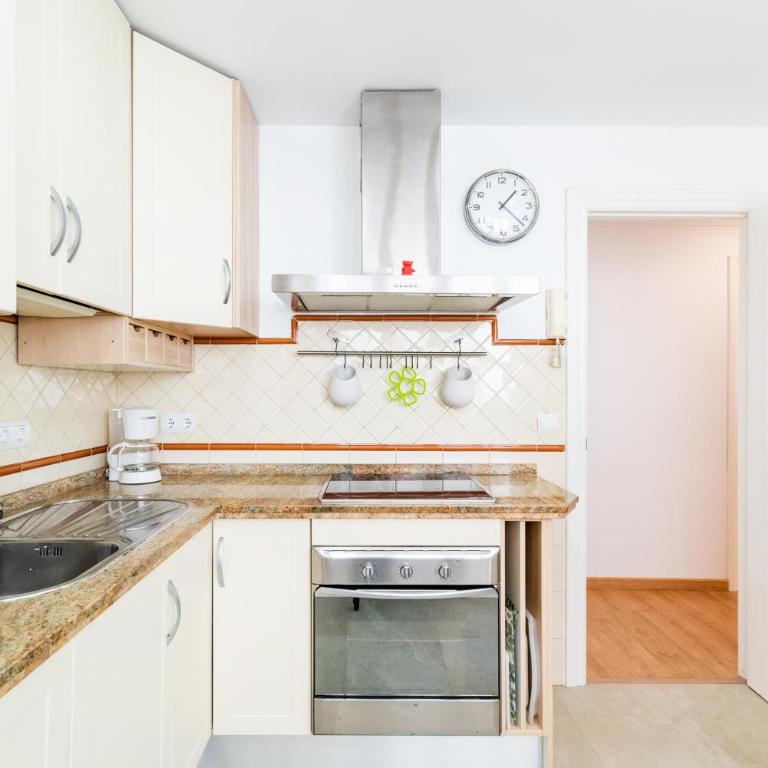 Moderno Alojamiento, Catedral Granada - Three-Bedroom Premium Apartment - 66