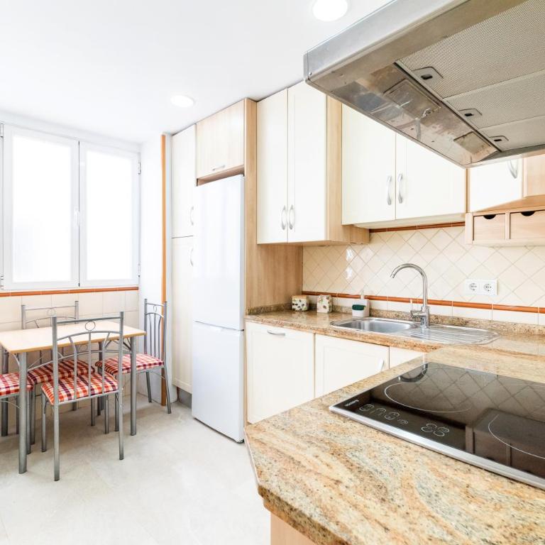 Moderno Alojamiento, Catedral Granada - Three-Bedroom Premium Apartment - 71