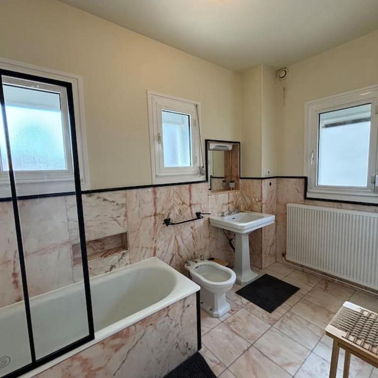 Charmante Maison avec 3 places de parking - Villa - 32