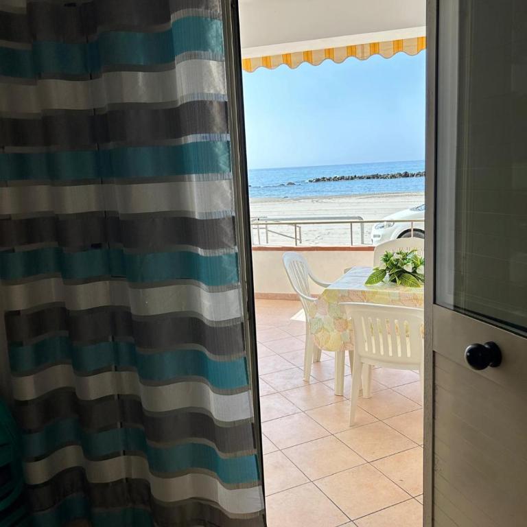 Case La Spiaggia - Two-Bedroom Apartment with Sea View - 33