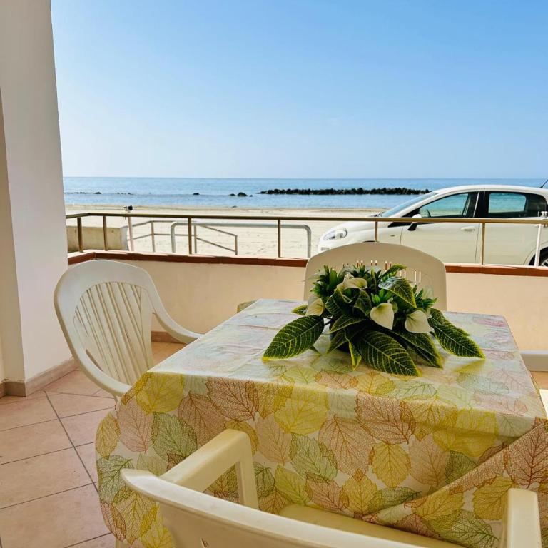 Case La Spiaggia - Two-Bedroom Apartment with Sea View - 29