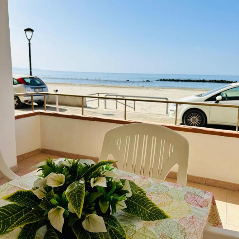 Case La Spiaggia - Two-Bedroom Apartment with Sea View - 30