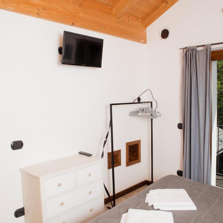 Agriturismo La Fonte Di Mariella - Camera Matrimoniale con Balcone - 2