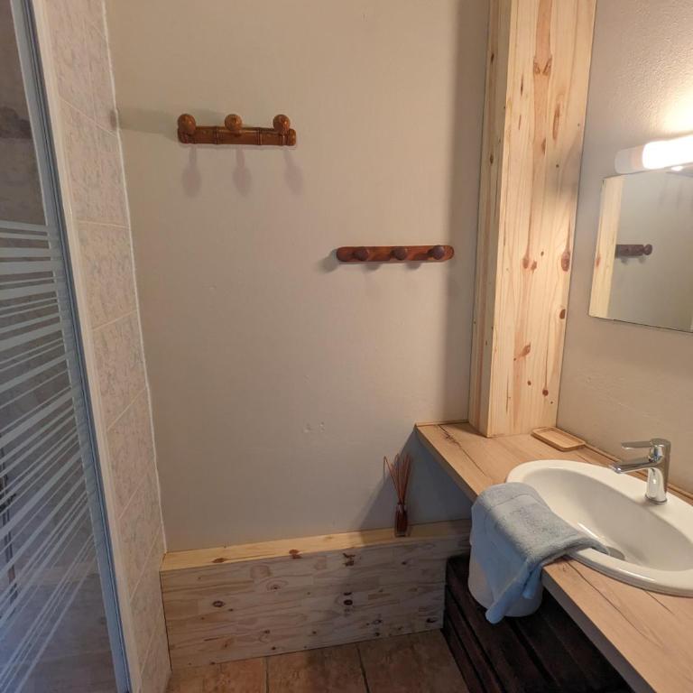 Les Arolles - Gîte d'étape et de séjour - Dortoir Mixte de 6 Lits - 5
