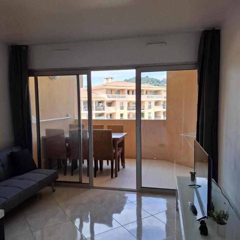 Appartement 3 pièces, proche plage et cannes - Appartement 2 Chambres - 6