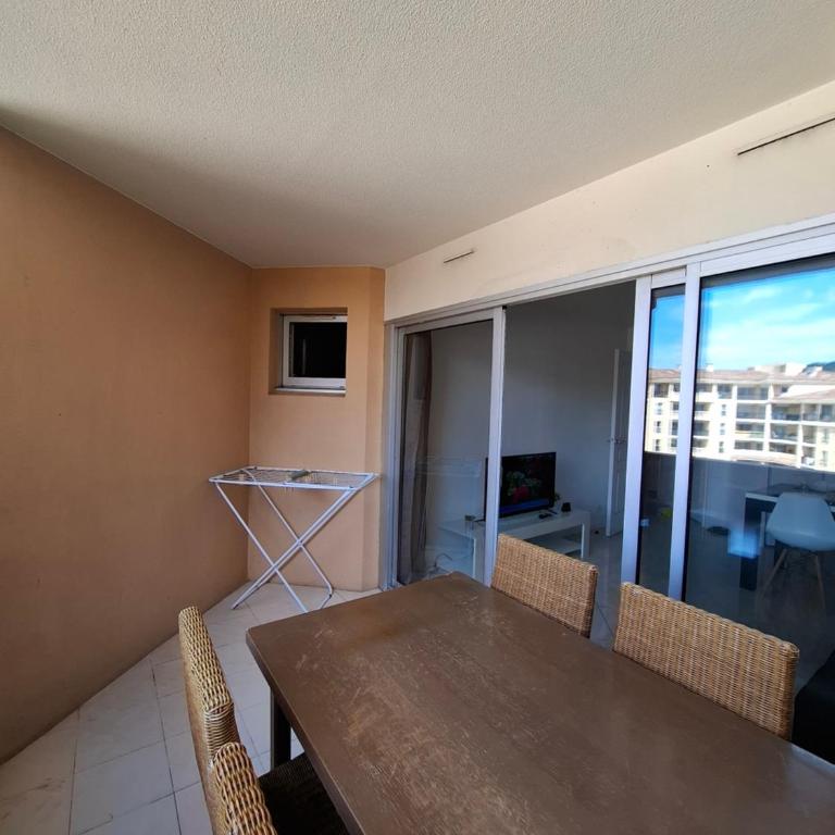 Appartement 3 pièces, proche plage et cannes - Appartement 2 Chambres - 8