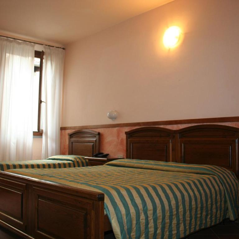Hotel Monica - Quadruple Room - 8