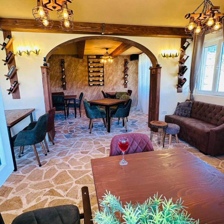 Gazdinstvo Popovic,Kucka Korita-Podgorica - Three-Bedroom Apartment with Mountain View - 2