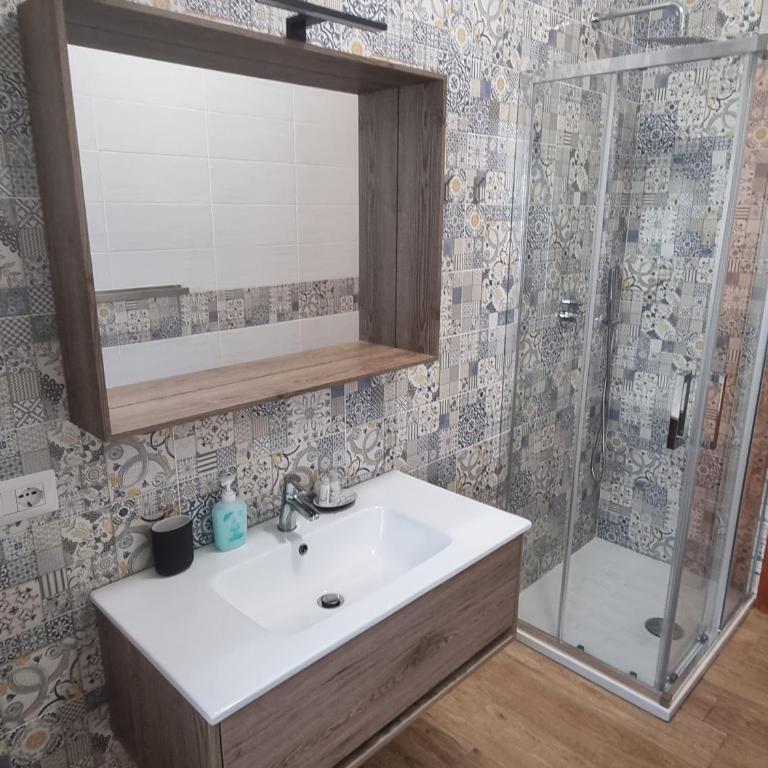 B&B Estia Domus - Camera Matrimoniale con Bagno Privato - 11