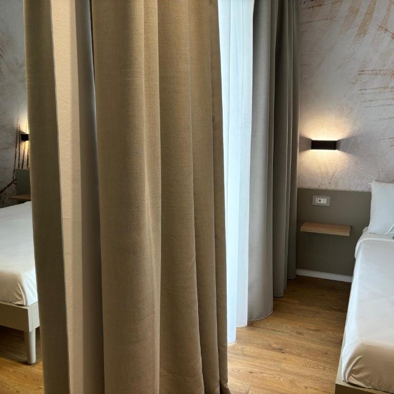 Robely rooms - Camera Matrimoniale con Balcone (2 Adulti + 1 Bambino) - 20