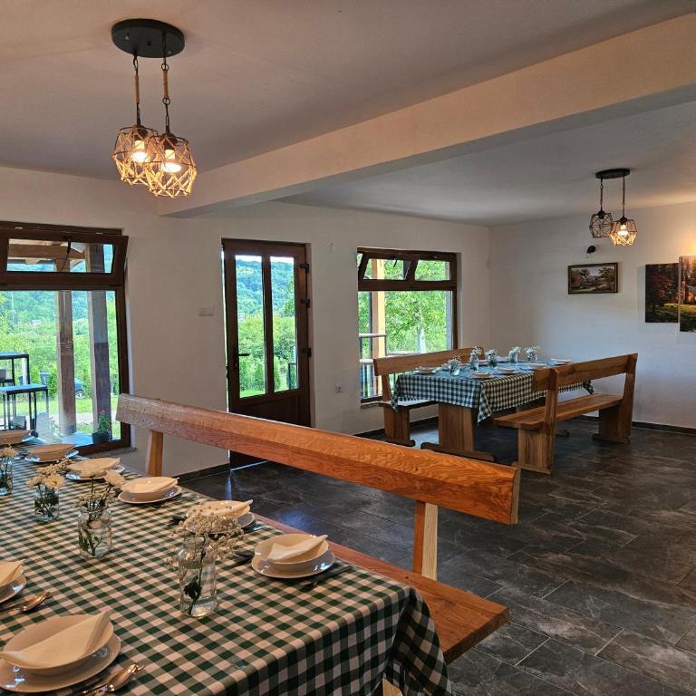 Seosko domaćinstvo Bajbut - Four-Bedroom House - 27