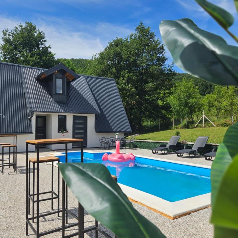 Seosko domaćinstvo Bajbut - Four-Bedroom House - 1