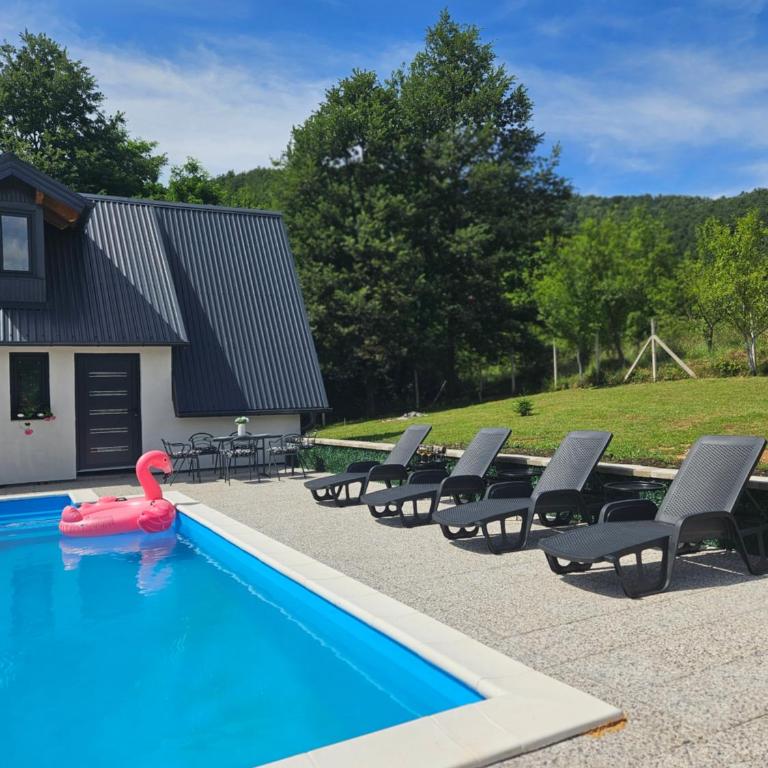 Seosko domaćinstvo Bajbut - Four-Bedroom House - 39