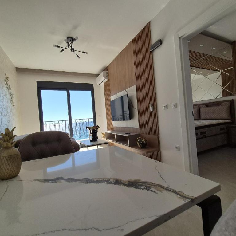 Skyline Apartments - One-Bedroom Apartment with Balcony and Sea View - 60