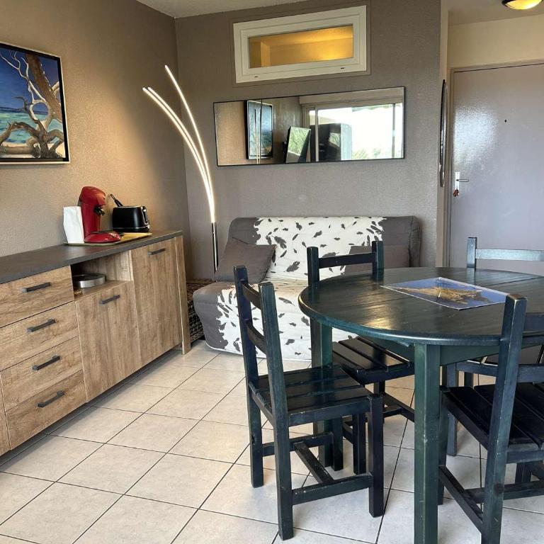 Appt 2P 6 pers avec piscine et parking à Port Camargue - FR-1-250-288 - Appartamento - 6
