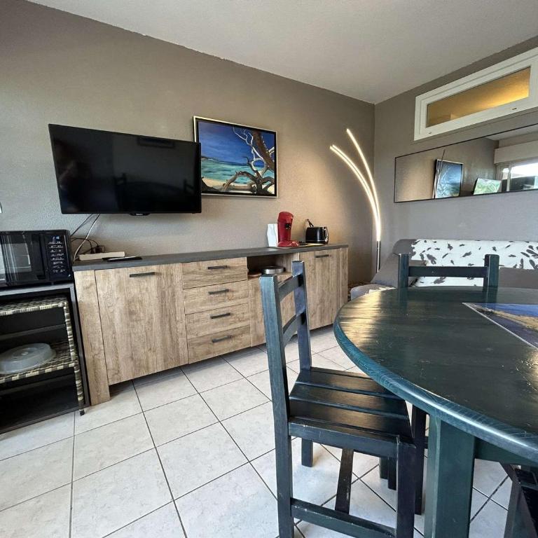 Appt 2P 6 pers avec piscine et parking à Port Camargue - FR-1-250-288 - Appartamento - 10