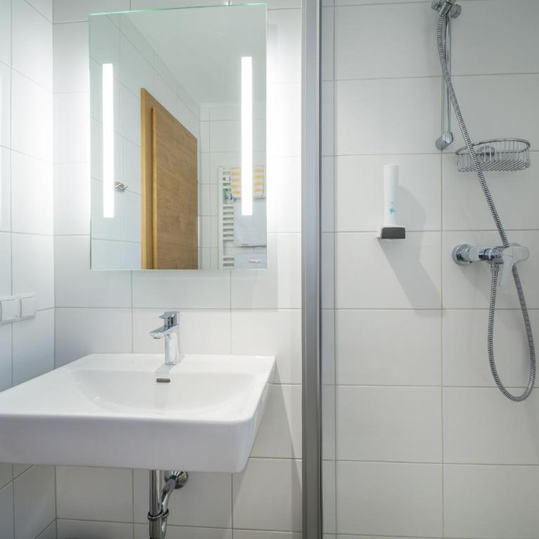 Haus Alpenland - Doppelzimmer mit Balkon - 12