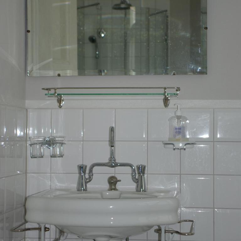 Bed and Breakfast Casa Locarno - Camera Matrimoniale con Balcone e Vista Lago - 8