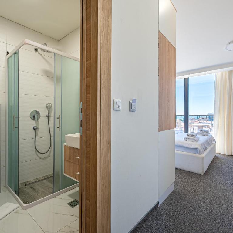 Rooftop Apartments & Rooms - Deluxe Double Room with Balcony and Sea View - 6