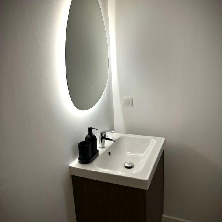 Casa Una - Hypercentre proche gare SNCF et Port - One-Bedroom Apartment - 8