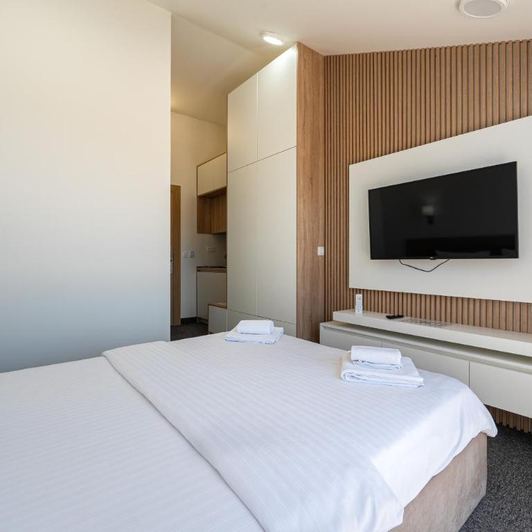 Rooftop Apartments & Rooms - Deluxe Double Room with Balcony and Sea View - 9