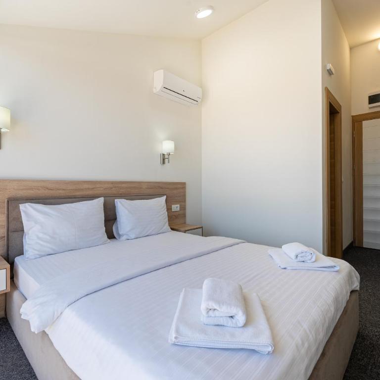 Rooftop Apartments & Rooms - Deluxe Double Room with Balcony and Sea View - 8