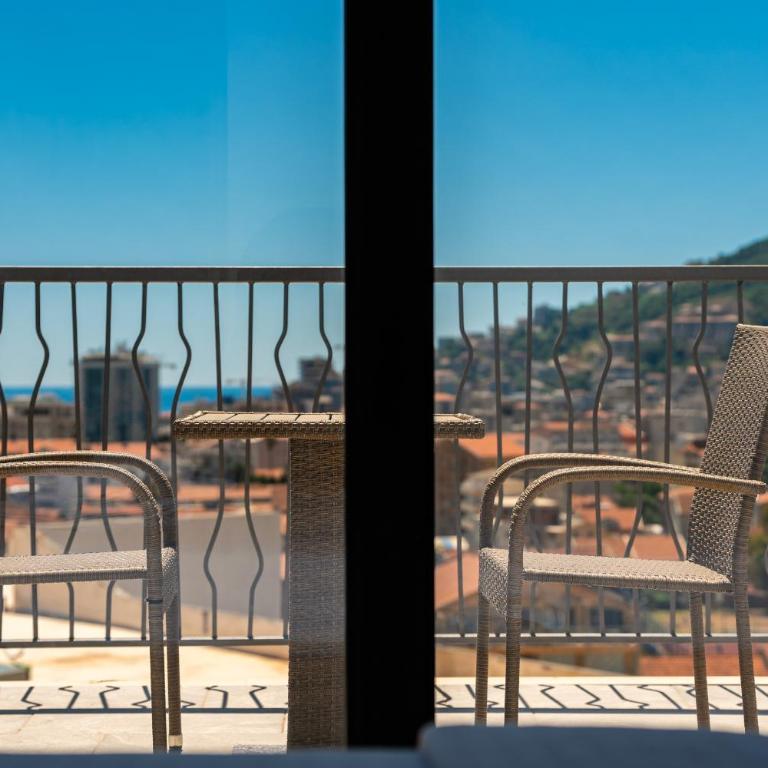 Rooftop Apartments & Rooms - Deluxe Double Room with Balcony and Sea View - 1