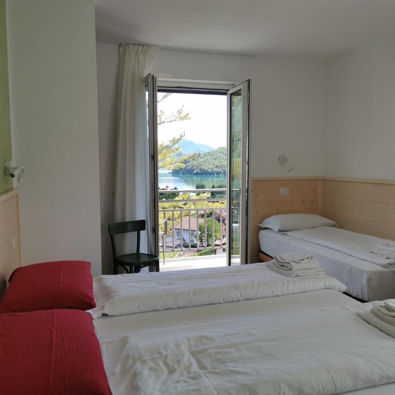 Hotel Miramonti - Habitación Triple con vistas al lago - 5