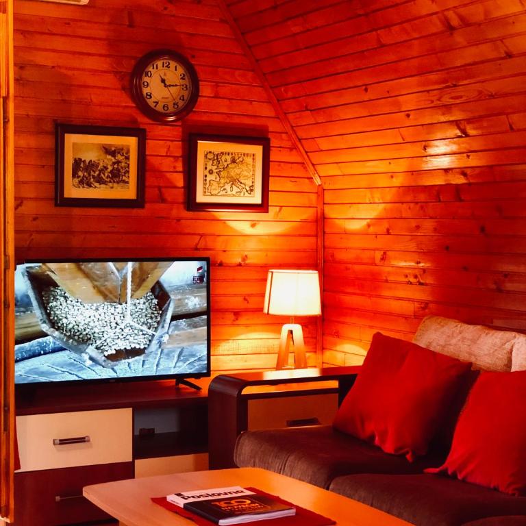 Lulu Cottage - Two-Bedroom House - 8