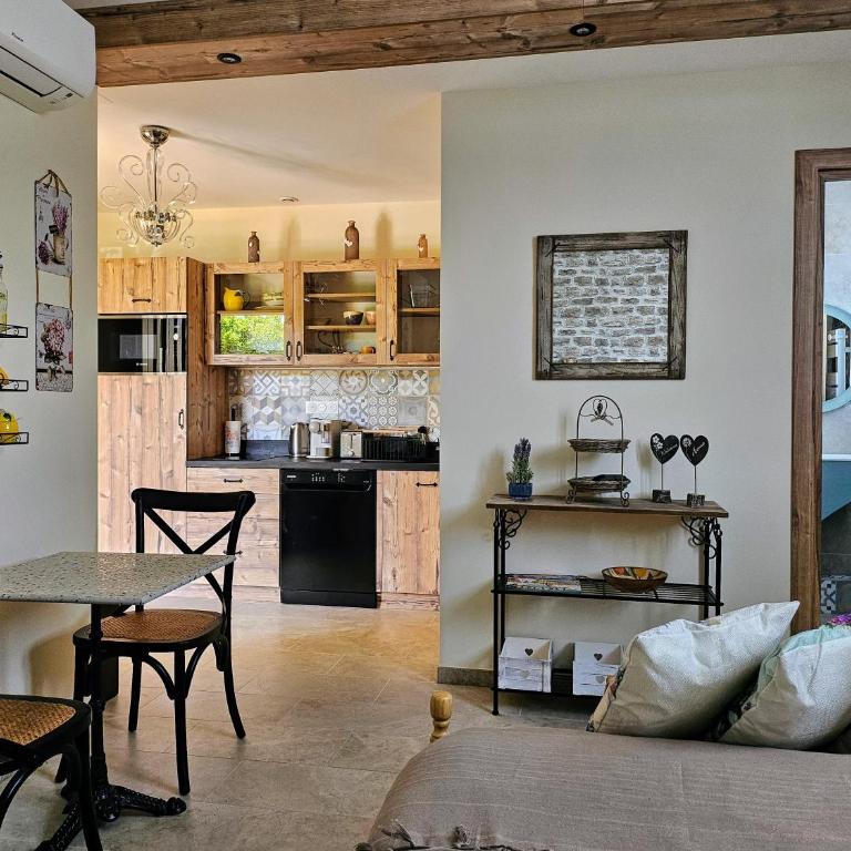 Charmant studio près de la plage avec jacuzzi et terrasse privative - Apartamento de 1 dormitorio - 2