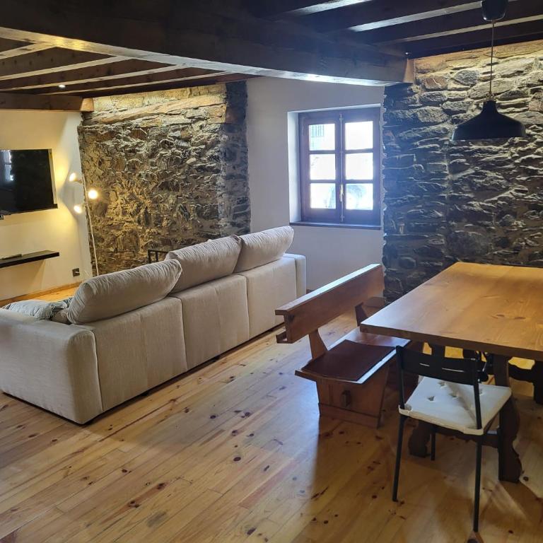 Explora Pirineos Arán - Apartamento Deluxe de 2 dormitorios con vistas al jardín - 1