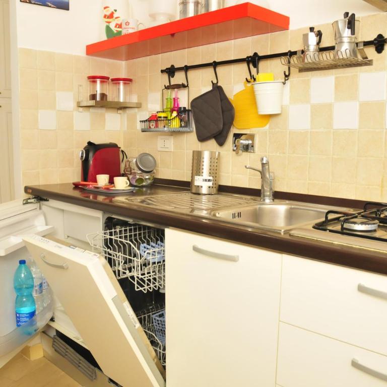 CARDINAL STUDIO - 2 steps from Vatican & Ottaviano metro - Secure, vibrant, wealthy, accessibile area - Warm multilanguage guest care - Studio - 2