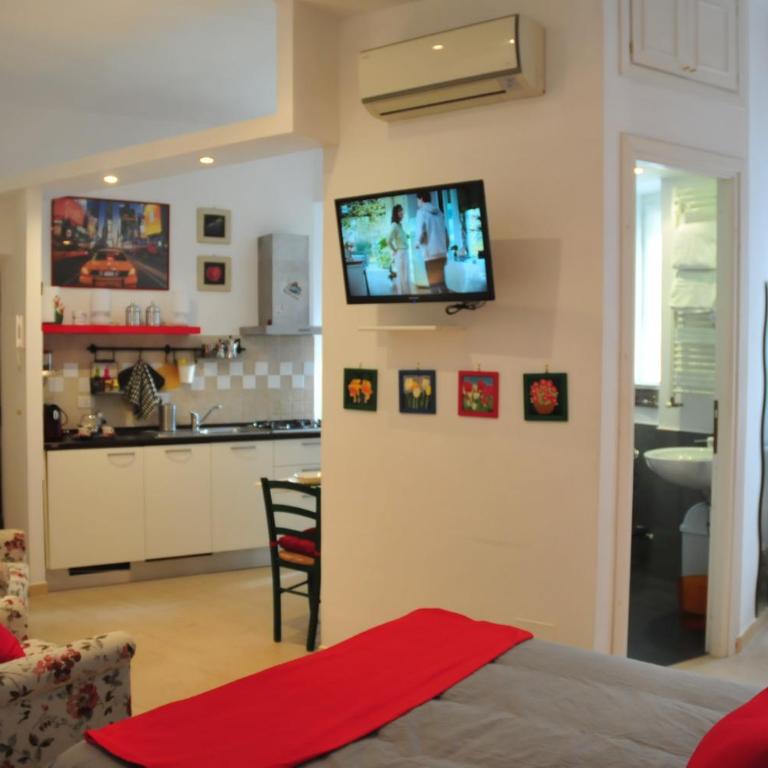 CARDINAL STUDIO - 2 steps from Vatican & Ottaviano metro - Secure, vibrant, wealthy, accessibile area - Warm multilanguage guest care - Studio - 13