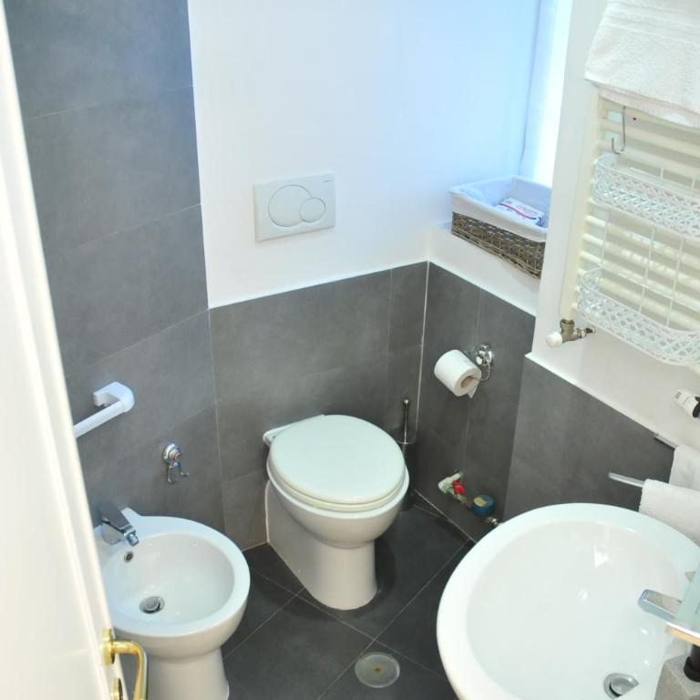 CARDINAL STUDIO - 2 steps from Vatican & Ottaviano metro - Secure, vibrant, wealthy, accessibile area - Warm multilanguage guest care - Studio - 7