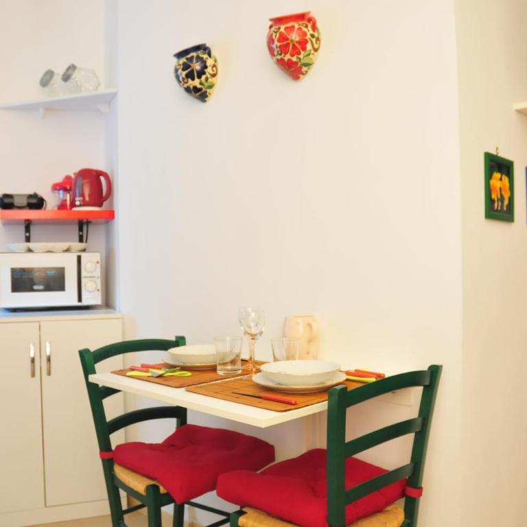 CARDINAL STUDIO - 2 steps from Vatican & Ottaviano metro - Secure, vibrant, wealthy, accessibile area - Warm multilanguage guest care - Studio - 3