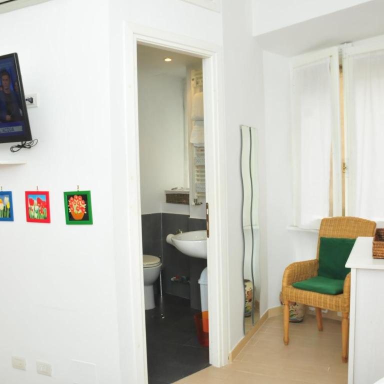 CARDINAL STUDIO - 2 steps from Vatican & Ottaviano metro - Secure, vibrant, wealthy, accessibile area - Warm multilanguage guest care - Studio - 17