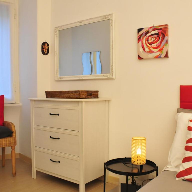 CARDINAL STUDIO - 2 steps from Vatican & Ottaviano metro - Secure, vibrant, wealthy, accessibile area - Warm multilanguage guest care - Studio - 18
